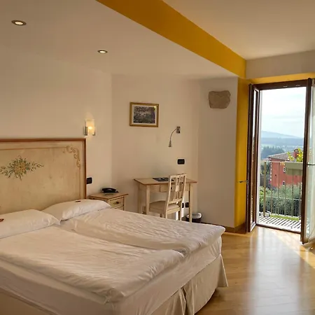Relais Fontana Rosa B&B Wellness Caprino Veronese Exterior photo